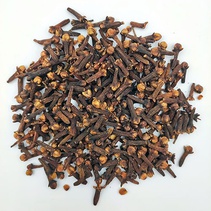 Гвоздика целая